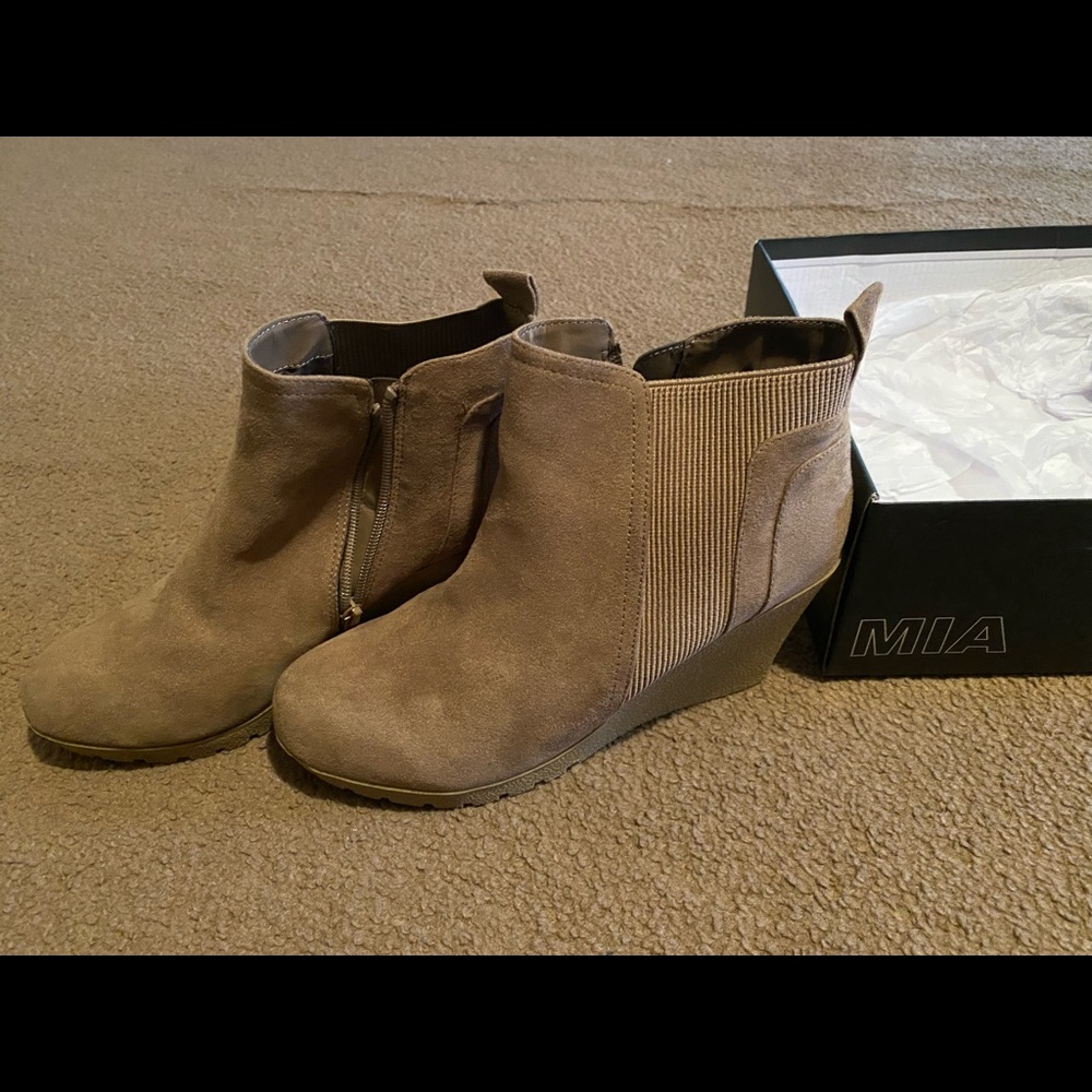 Women’s boot (Mia brand)